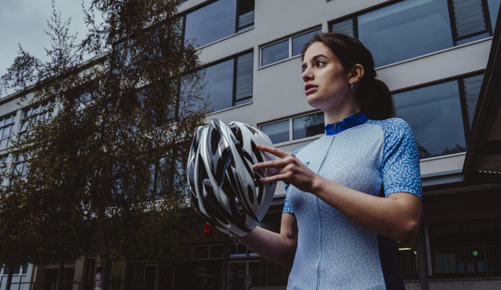 Cyclist wearing custom cycling jersey from Decathlon Club